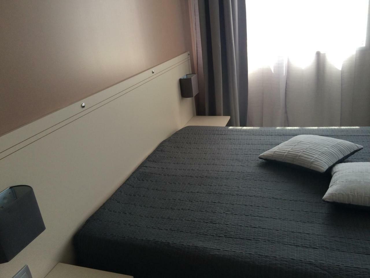 Hotel La Caroline Corbie Esterno foto